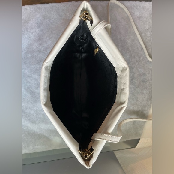 Salvatore Ferragamo 100% Leather Bag Off White Shoulder Bag Hinged Purse Vtg COA - Picture 9 of 17